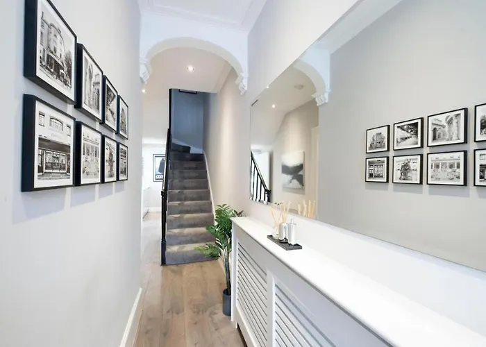 Stunning 4 Bedroom Home In Montpellier Cheltenham