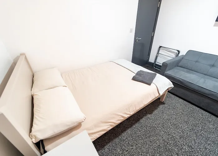 76 Bournbrook Road Equipped Studios Near Qe Birmingham