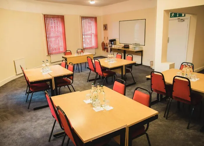 Oyo The Red Lion Hotel Luton 