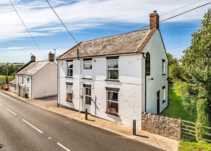 The Golden Fleece Hotel Chard