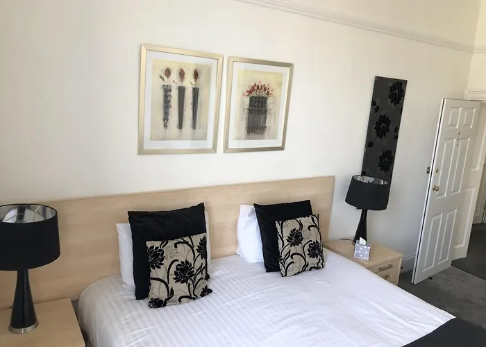 Market Deeping Hotels