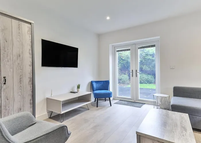 Private 3 Bed Refurbished, Modern House, Wifi, Patio Area Villa Sheffield