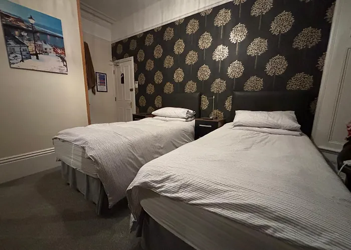 The Lansbury - Whitby Hotel