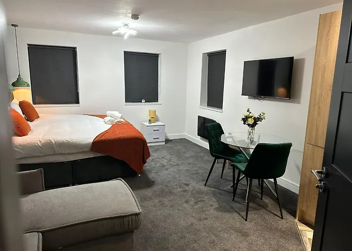 Under New Management - Contractor Friendly - Premium Studio Apartments - Free Parking - Sofa Beds - Sky Tv - Full Kitchen - Washer Dryer - Wifi Peterborough