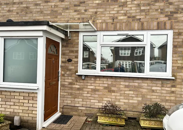 Beaconsfield House, Modern, Recently Refurbished, Self Check-In, Near Luton Airport Hotel