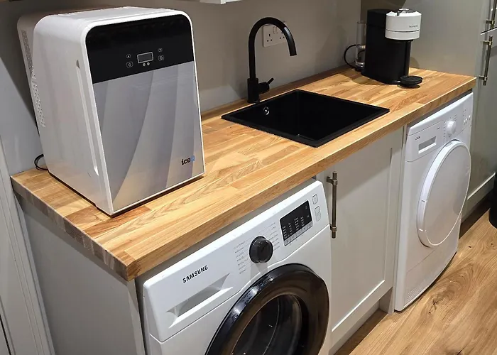 Casa Rosa Cheltenham - Luxury Unit, Free Parking - 5 Star