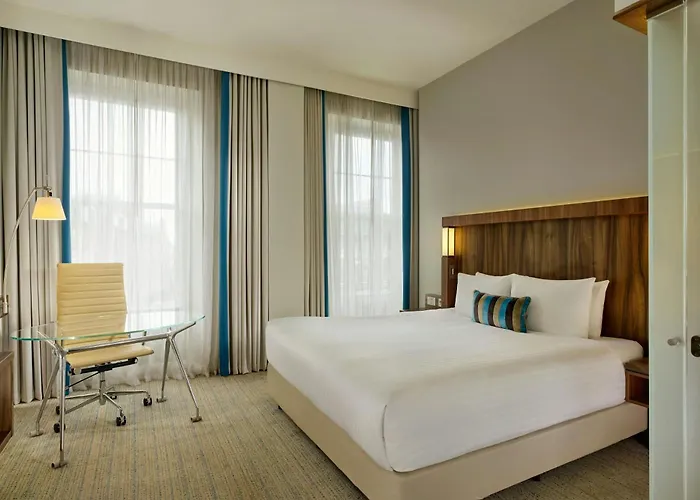 Courtyard By Marriott Edinburgh Hotel