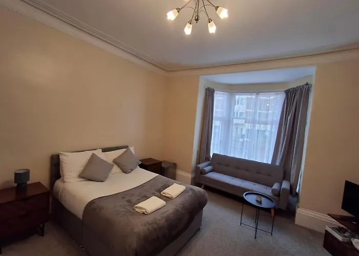 Inn By The Sea, Portsmouth - En Suite Rooms With Sea View Possible, Parking Ev 22Kw