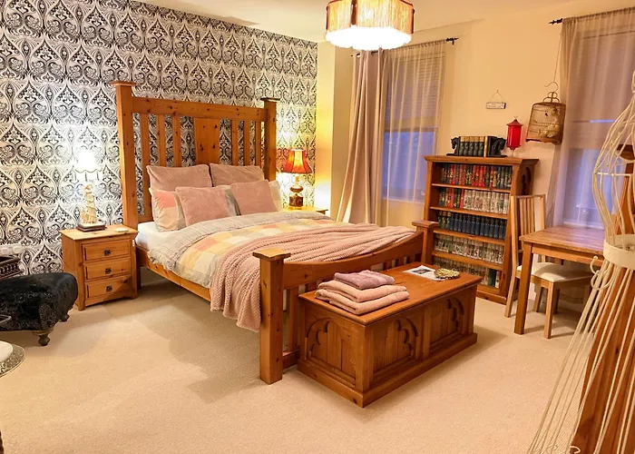 Upton Country Park Guest House Northampton