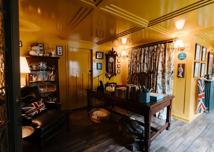 Sheddington Manor - 2 Bedroom Guest House & Cinema Belfast