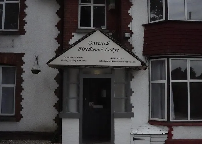 The Lodge By Birchwood Horley 