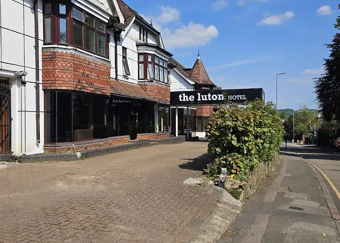 Oyo The Luton Hotel