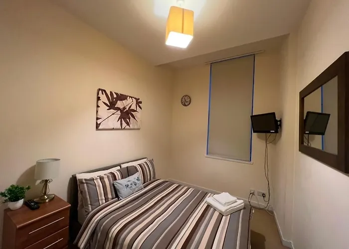Two Bedrooms Well Equipped Flat-No Party Aberdeen