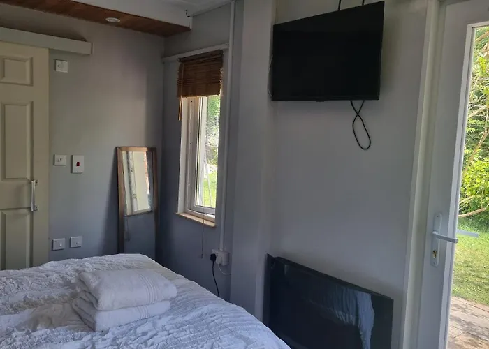 Bed and Breakfast Glebe House, Private Entrance, Free Parking On Drive, Self Check In, Netflix à Ashford 