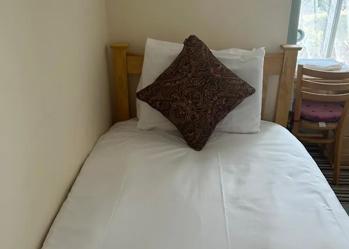 Four Seasons Guest House Canterbury