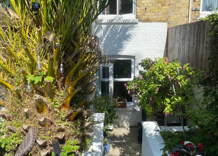 Hotel Bradstone Garden Retreat With Own Entrance à Folkestone
