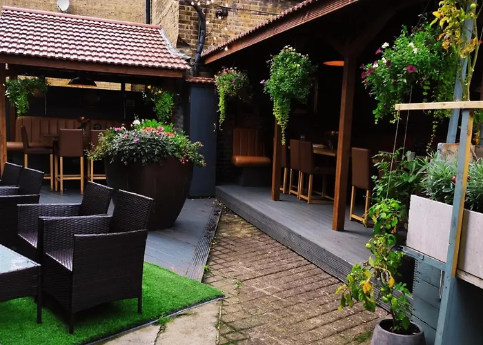 Oyo The Kilburn Arms Bed & Breakfast London