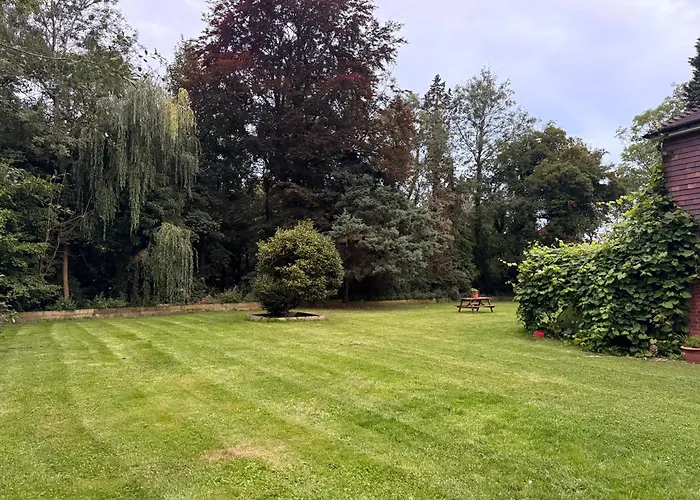 Da Vinci Guest House & Guest Parking, A Real Gem Crawley 
