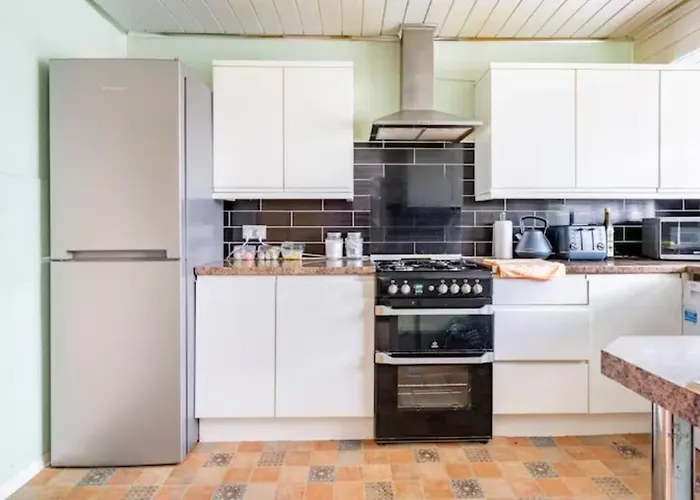 Easystay - Bright & Spacious House, Recently Renovated, Free Parking Near Luton Airport