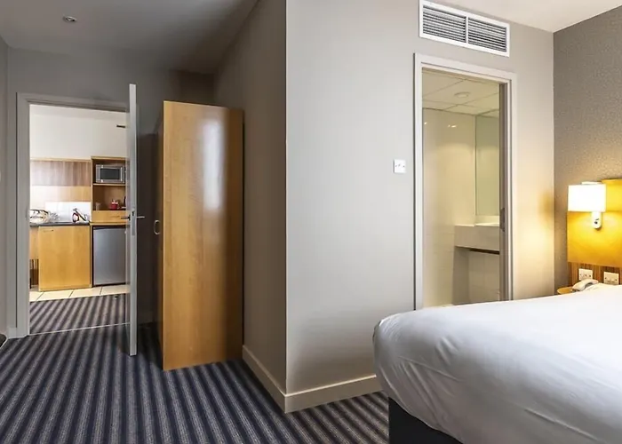 Ramada Hotel & Suites By Wyndham Coventry