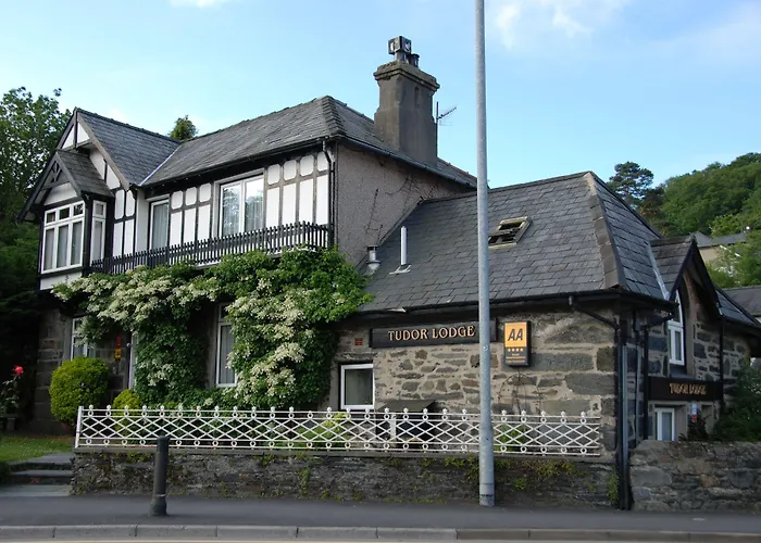 Tudor Lodge Porthmadog