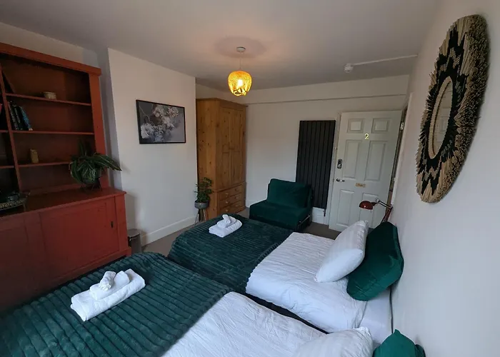 Pilgrims Of The Goddess Hotel Glastonbury