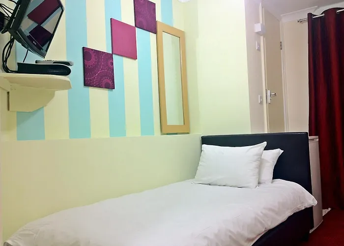City View Hotel - Roman Road Market London