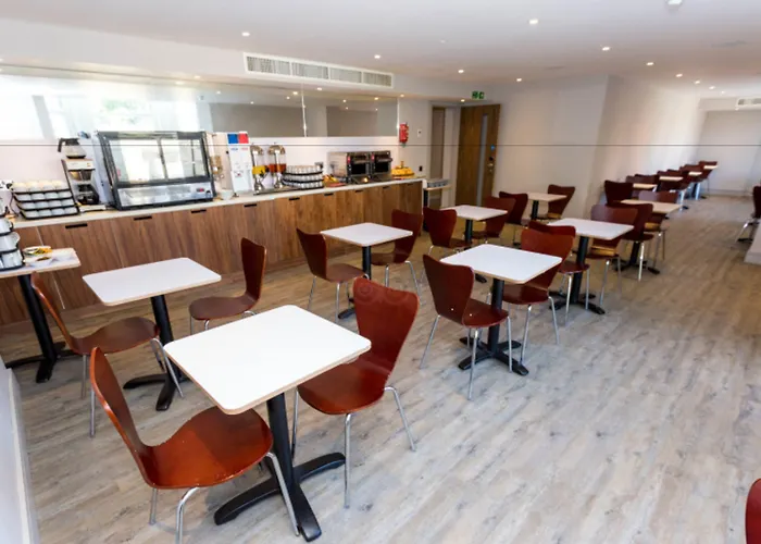 Mowbray Court Hotel London