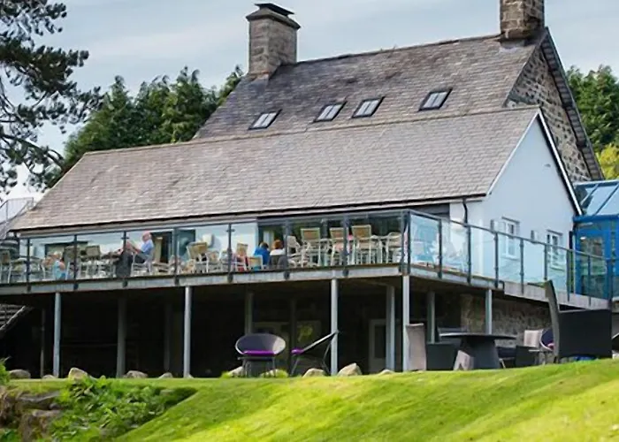 Cross Foxes - Bar Grill Rooms Dolgellau