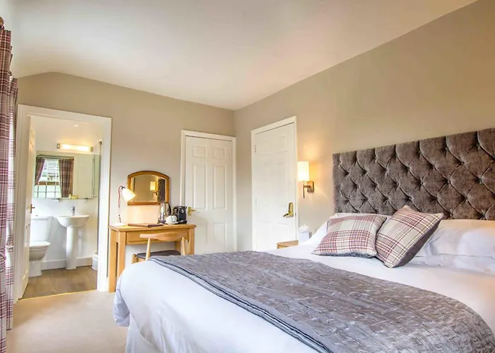 Crown & Punchbowl Hotel Milton 