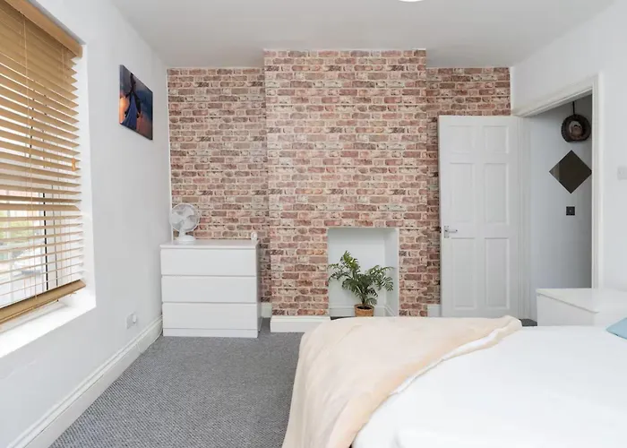 Regalia Living Apartment In Southampton