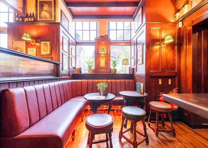 The Royal Oak Hotel Woodford