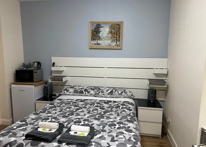 North West Lodge Guest House London