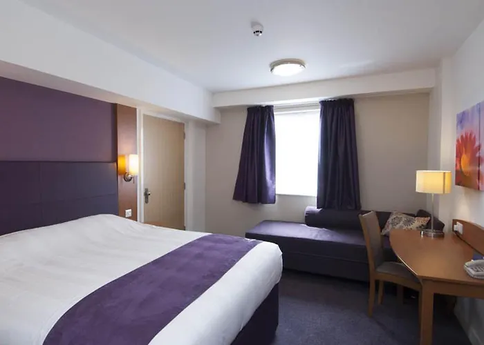 Castleford Hotels