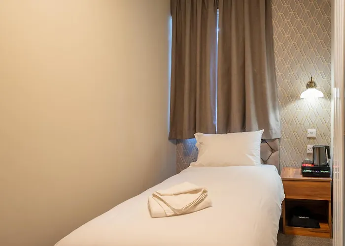 Uno Thames Hotel -Reopened Brand New Again -Free Parking Maidenhead