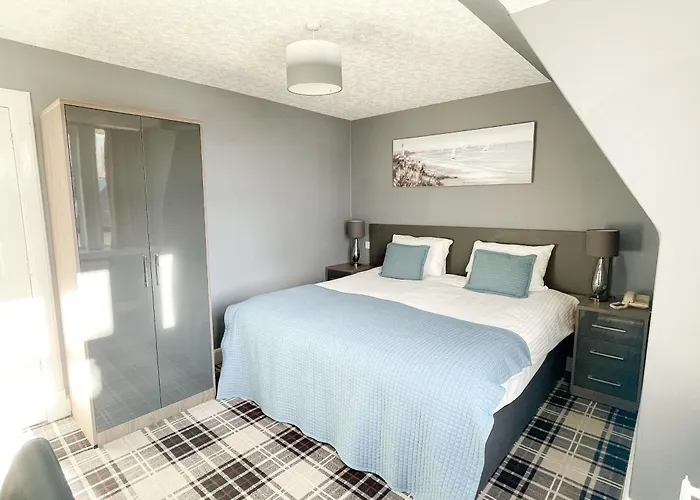 Cullen Bay Hotel