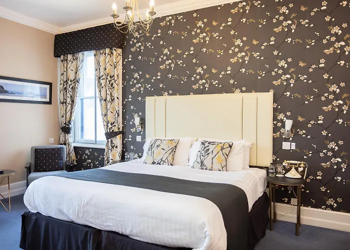 New Holmwood Hotel Cowes 