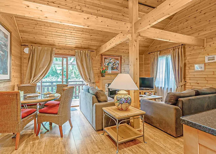 Tilford Woods Lodge Retreat Hurley 