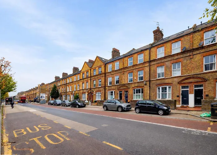 Superb 2 Bed Apartment In Battersea London