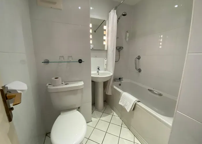 Renfrew Hotels