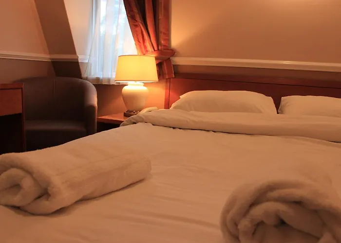Pines Hotel Luton Airport