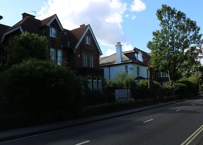 Acorn Lodge Guest House - Free Parking Gosport