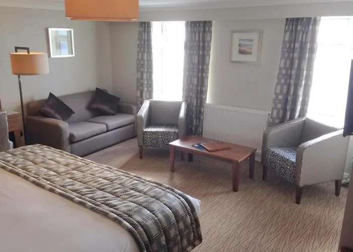 Expanse Hotel South Cave