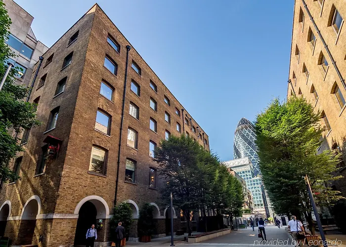 Devonshire Club & Hotel London