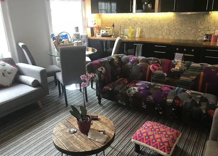 City Centre - Rivers Street, Quiet 2 Bed Ground Floor Georgian Garden Apartment Bath