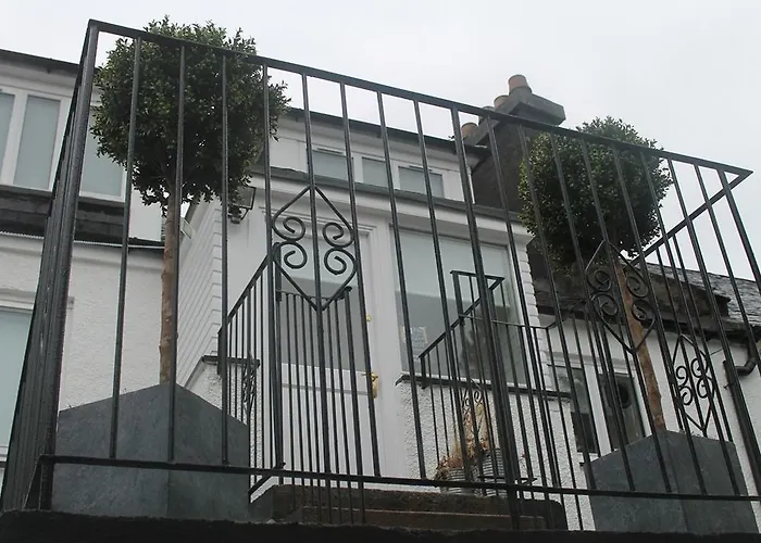 Black Bull With Rooms-Upper Cumbernauld