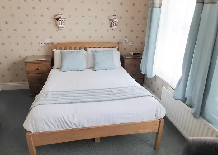 The Denewood Hotel Sandown