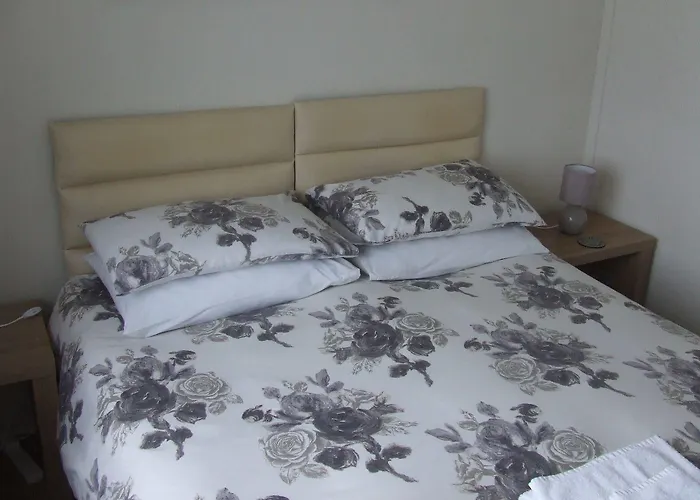 Long Chimneys Bed & Breakfast Ashbourne 