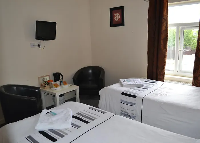 Annie'S Guest House Farnborough 