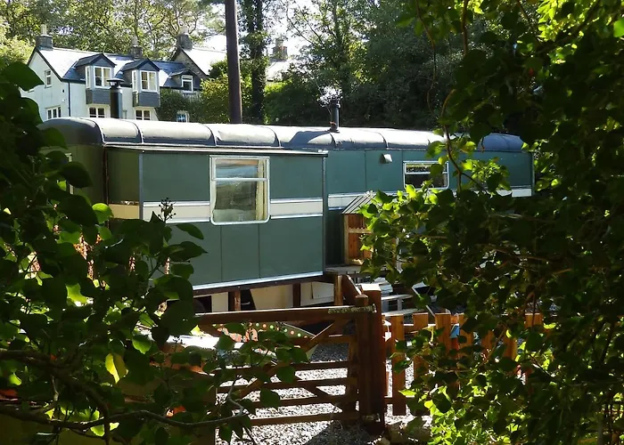 Showman'S Wagon At Coed Cae Penmaenpool